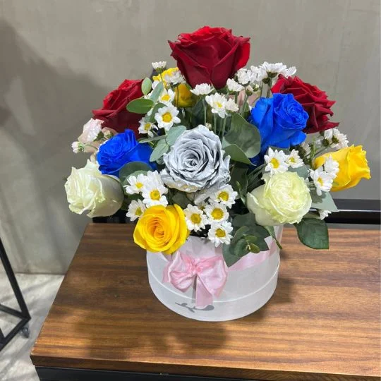 Caja pote con 15 rosas importadas multicolor